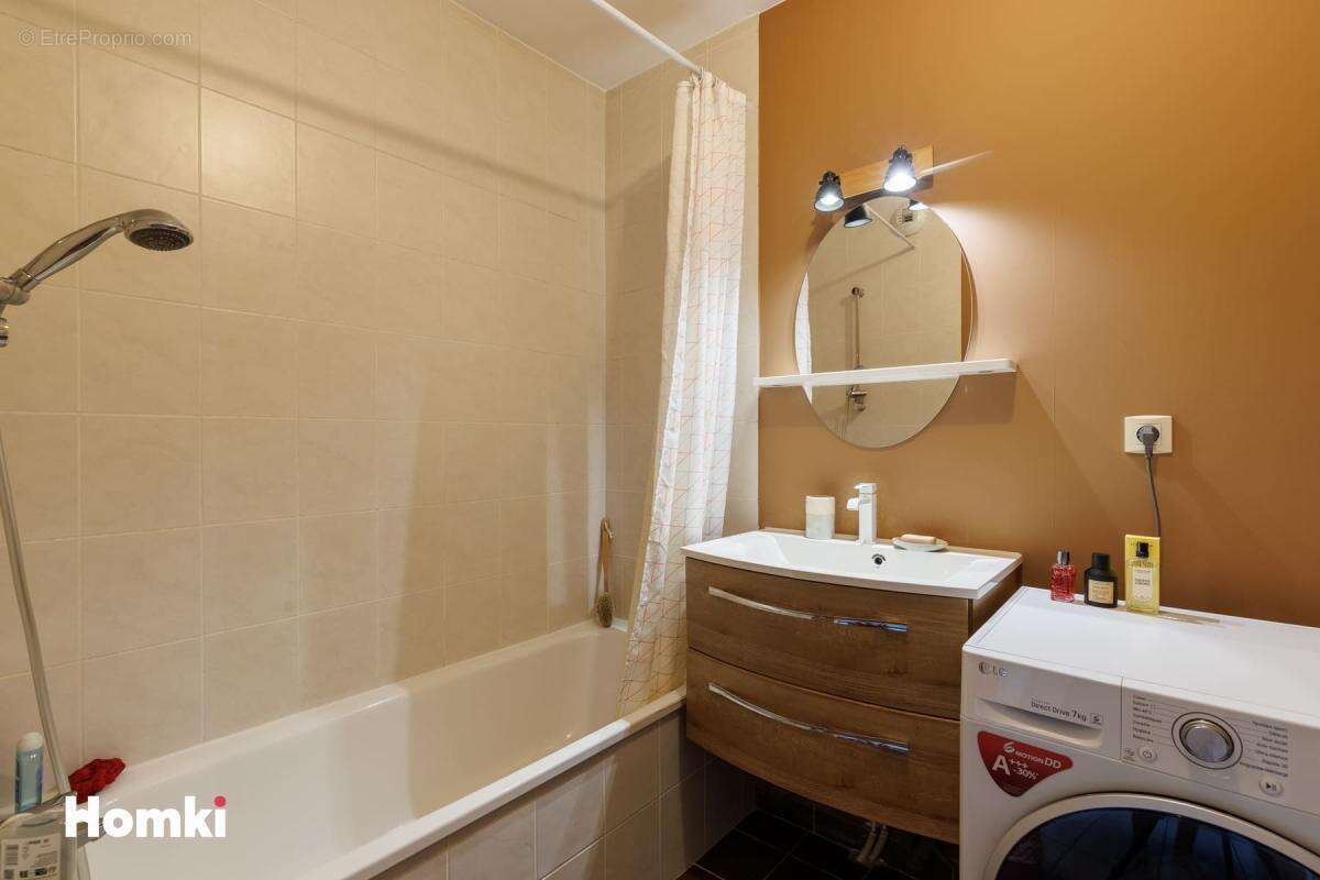 Appartement T3 de 73 m2 - LYON 8 - PLACE GÉNÉRAL ANDRÉ - photo 5