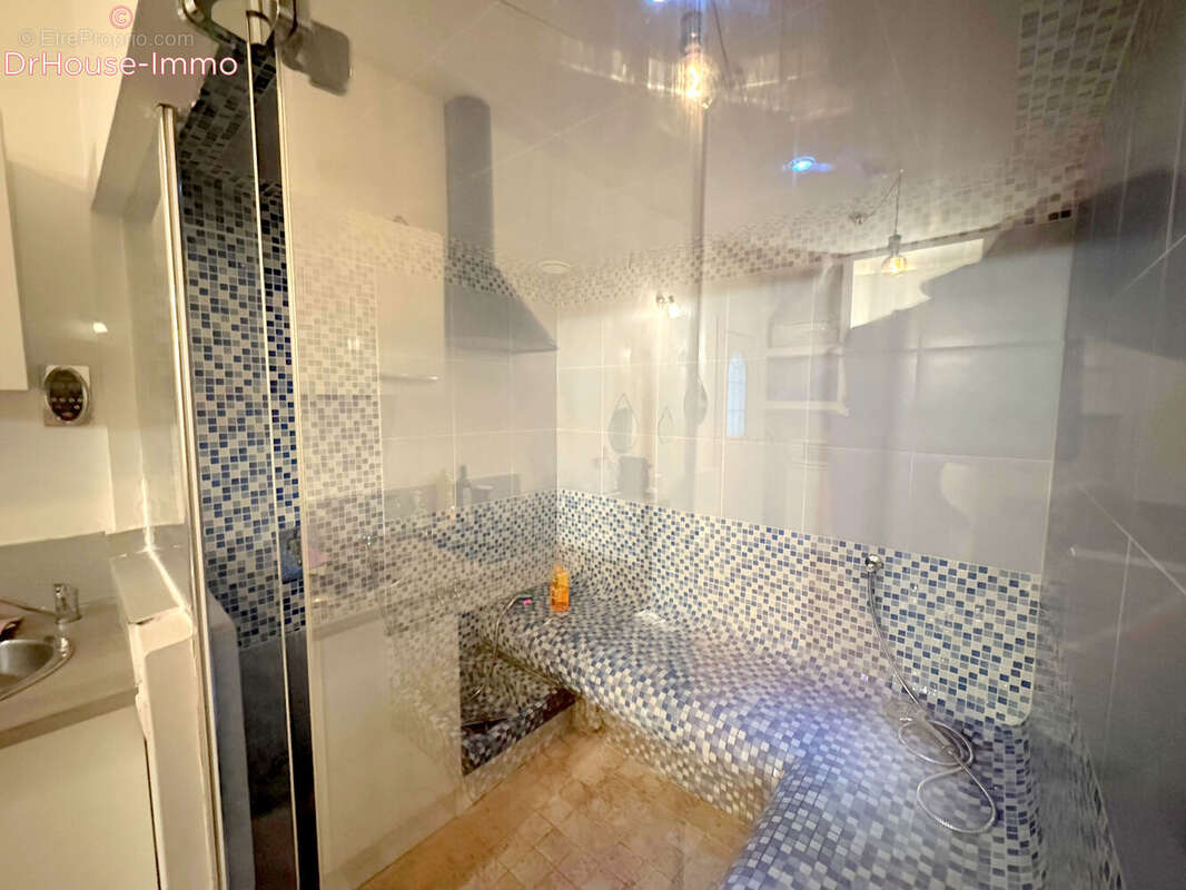 Autre à MARSEILLE-6E