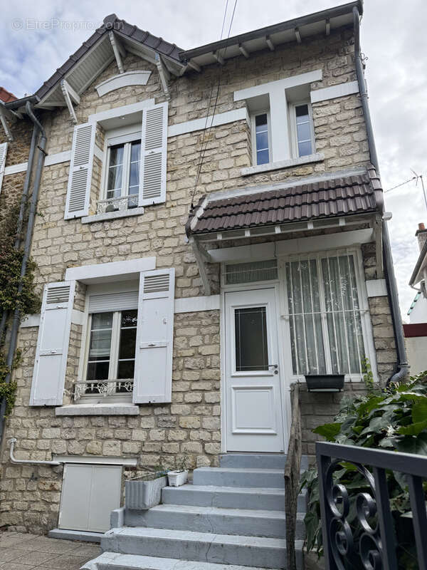 Maison à SAINT-MAUR-DES-FOSSES