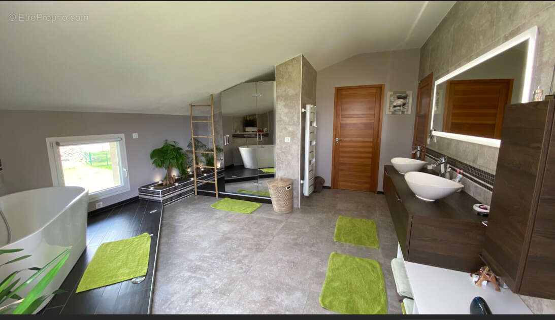 Maison à SAINT-CHRISTOLY-DE-BLAYE