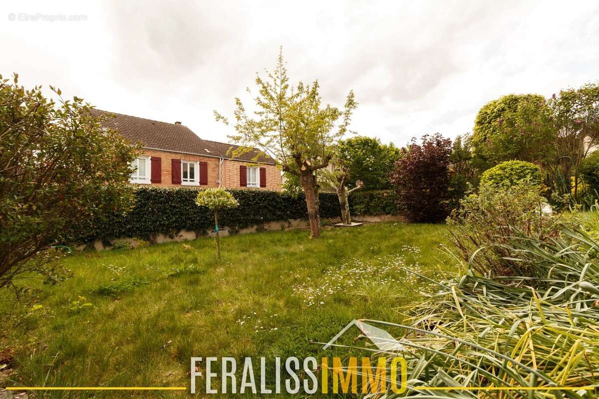 Maison à JOUY-LE-MOUTIER