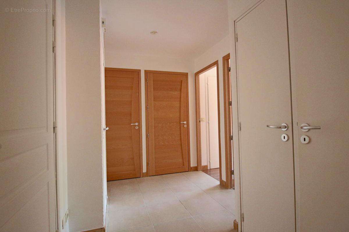 Sallanches, centre ville  appartement t3  ,64 m2 275000 euros - photo 4