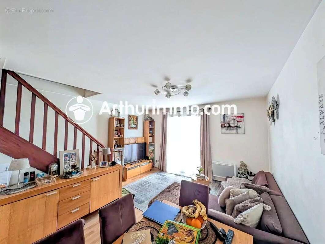 Maison à SAVIGNY-LE-TEMPLE