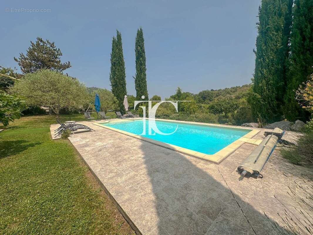 Maison à SAINT-PAUL-LE-JEUNE