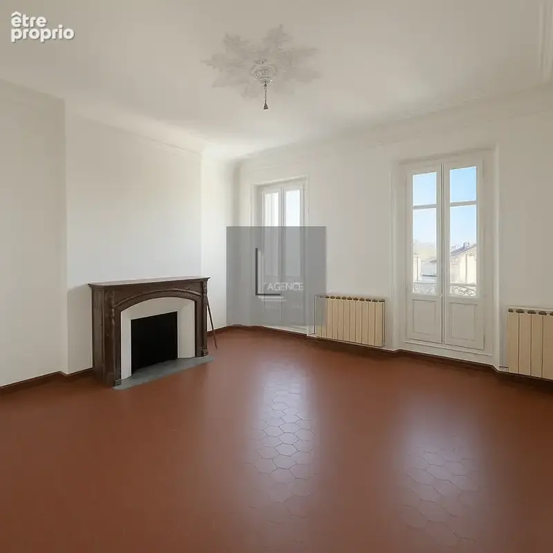Appartement type 4 , dernier étage , 6 ème arrondissement, ascenseur, faibles charges - photo 2