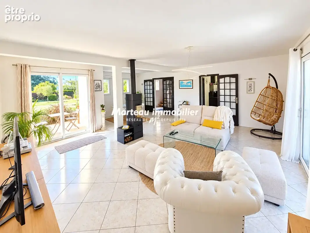 À vendre, superbe pavillon indépendant de plus de 210 m² avec piscine chauffée ! teloche 7 pièce(s) 213.39 m2 - photo 3
