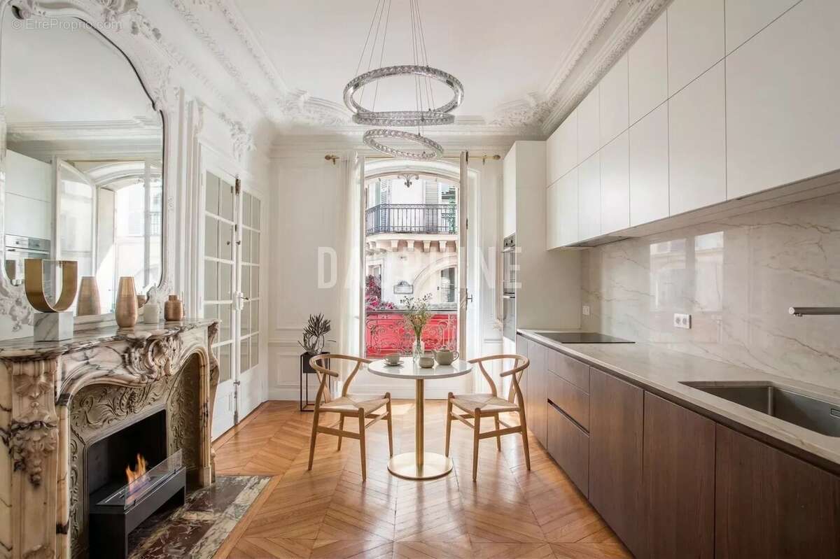 Appartement à PARIS-8E