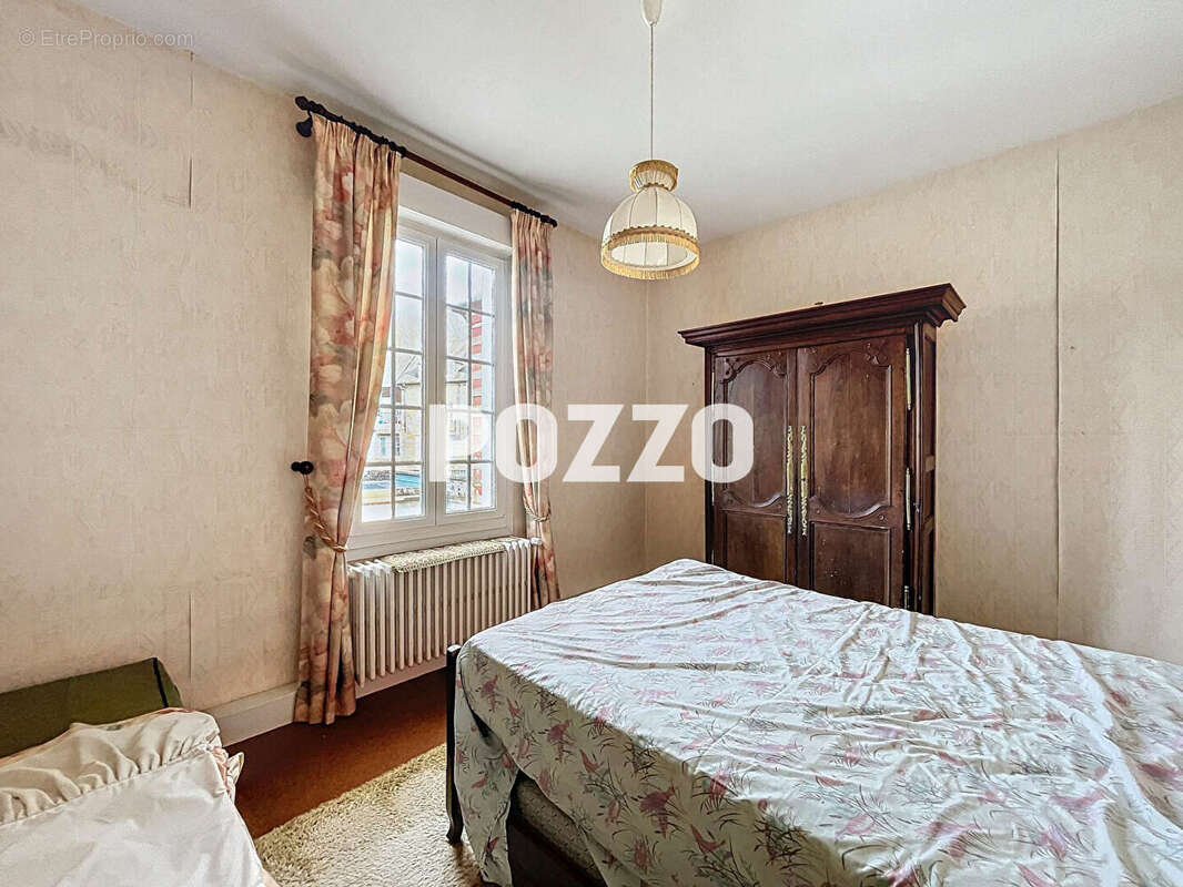 A vendre maison de 7 pieces (224 m2) a vire-normandie (14) - photo 9
