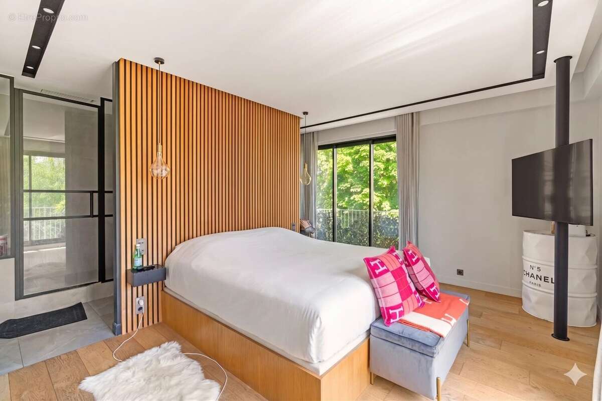 Appartement à NEUILLY-SUR-SEINE