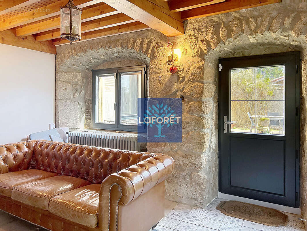 Soleymieux Maison atypique 260 m2  avec piscine 5 chambres - photo 5