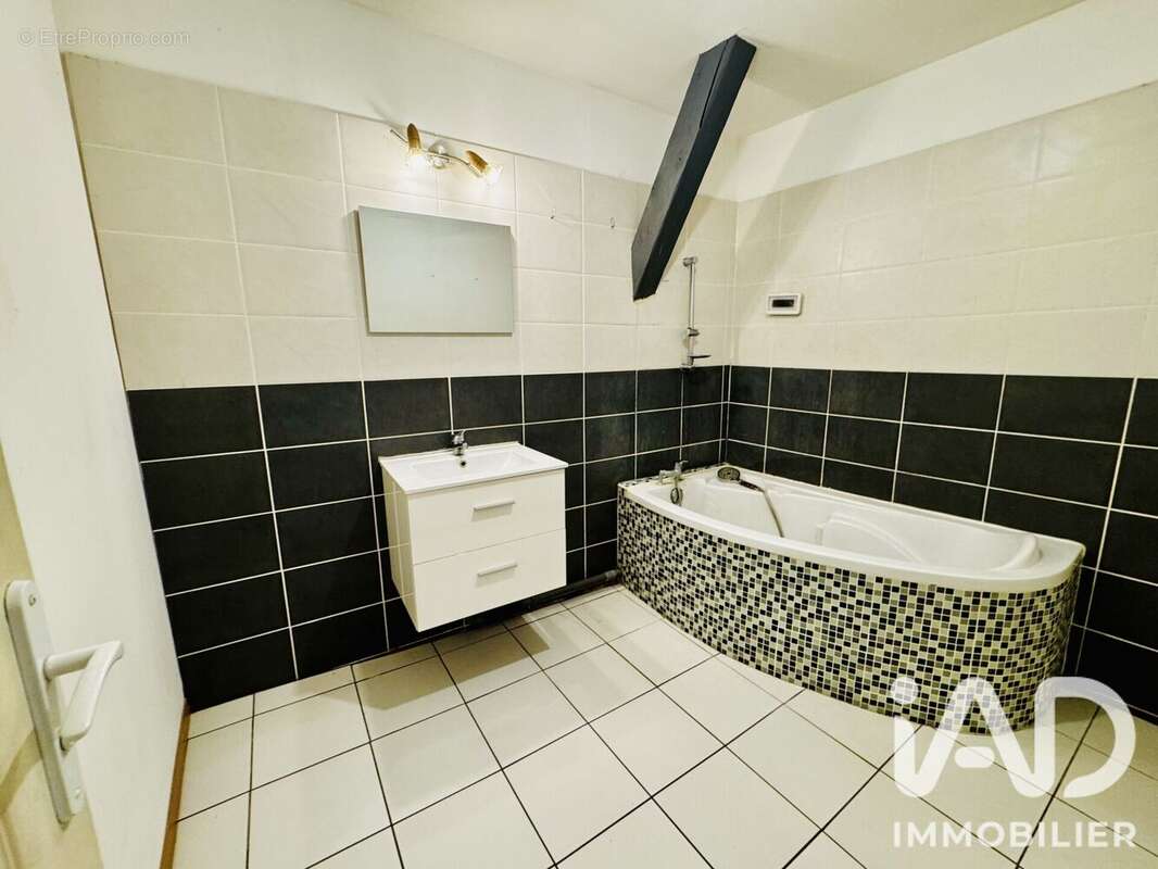 Appartement 127 m² à Auberives-Sur-Vareze  - photo 8