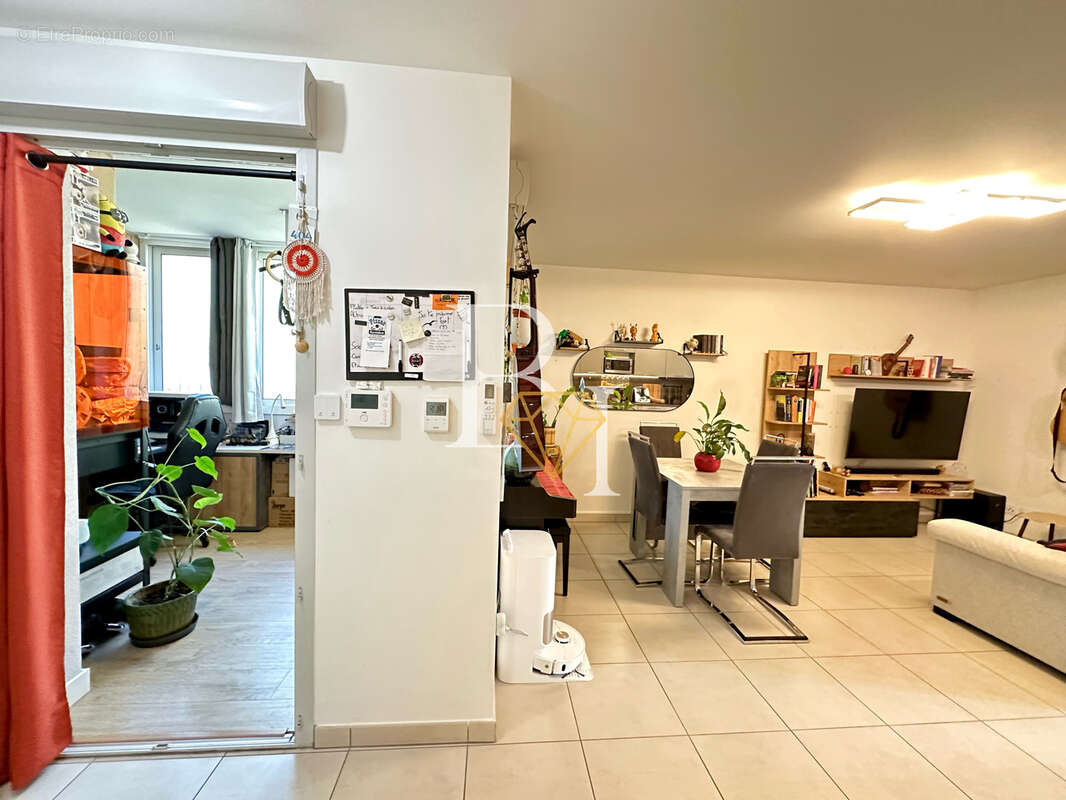 Appartement à GATTIERES