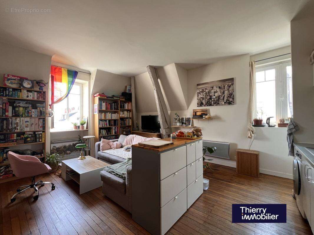 PLACE EUGENE LIVET - Duplex de charme au dernier étage avec parking - photo 7