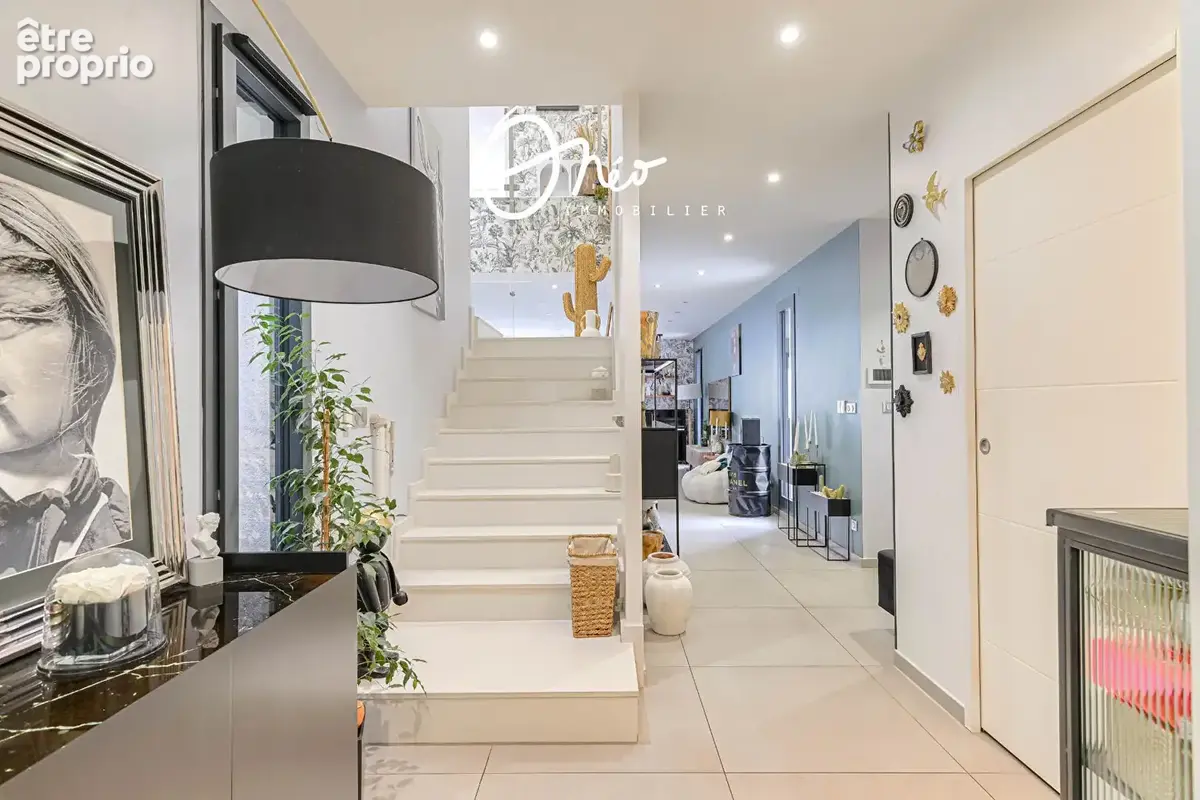 Coeur village - Villa contemporaine de 282 m2 sur sa parcelle de 2148 m2 - photo 7