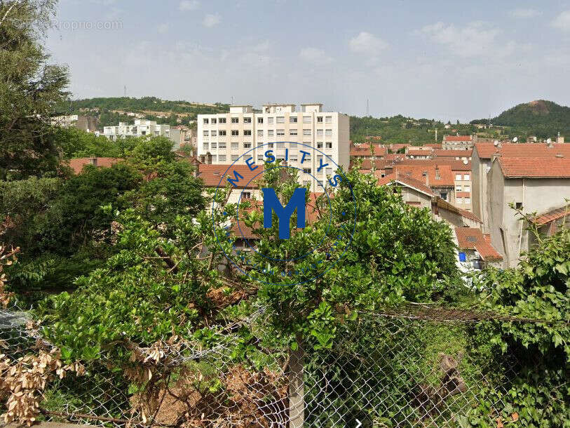 Terrain à SAINT-ETIENNE