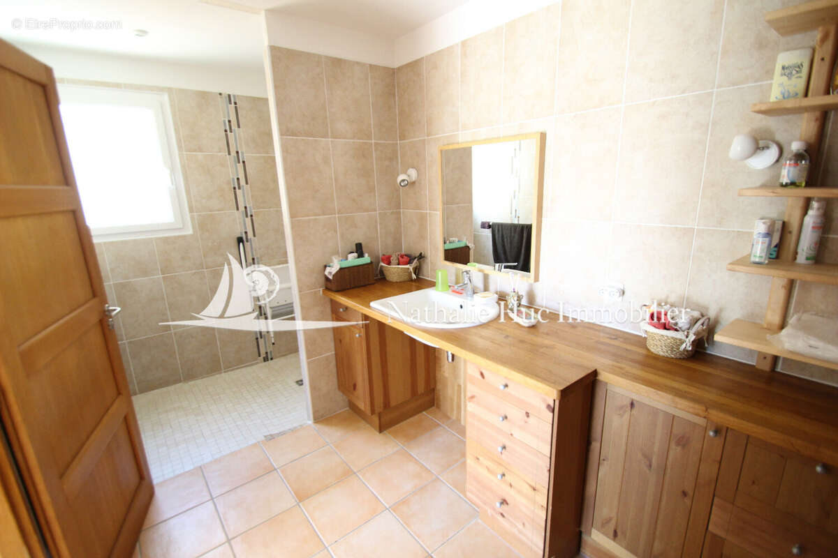 Maison 165 m² à Sainte-Marie  - photo 6