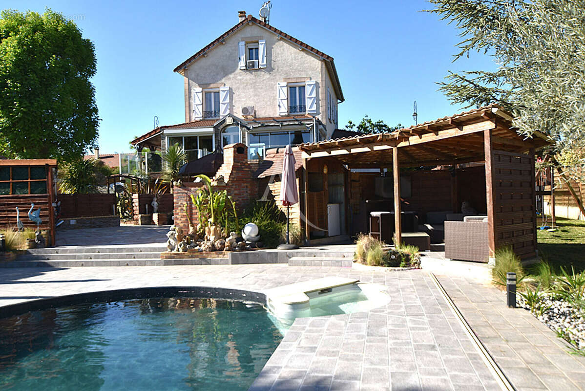 Maison à VARENNES-JARCY