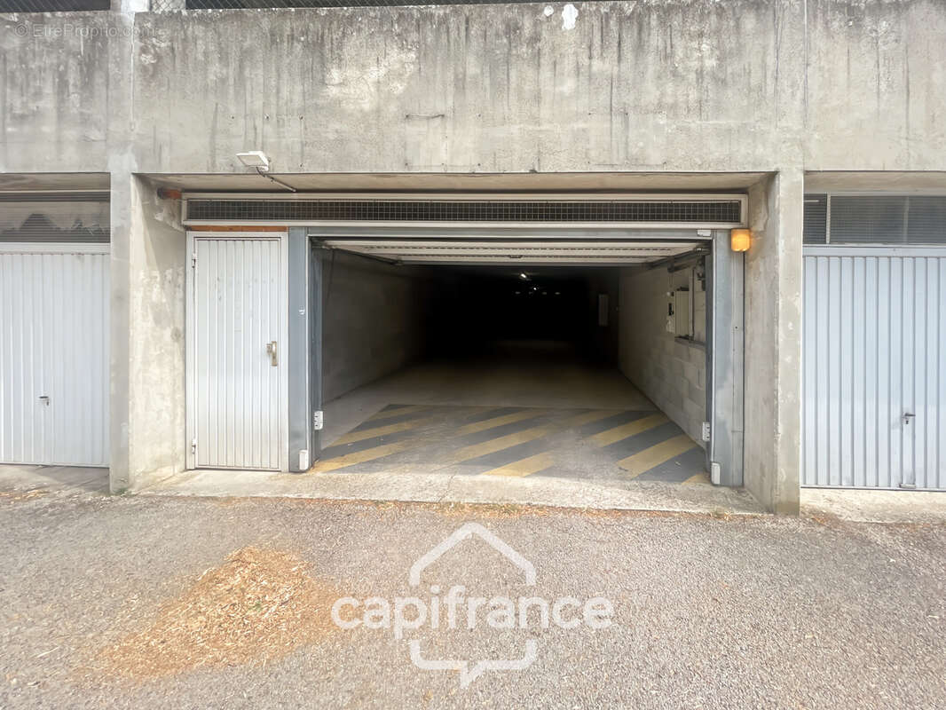 Dijon – Garage fermé de 13 m² dans résidence sécurisée, proche gare - photo 4