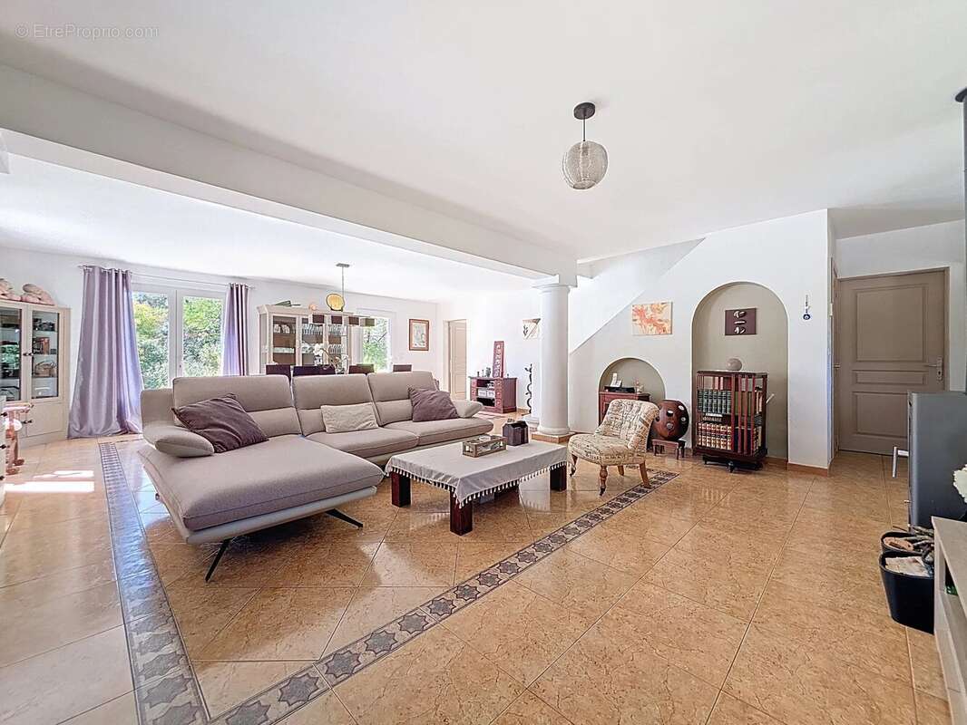 Maison à ROQUEFORT-LES-PINS