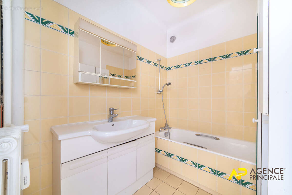Appartement à LA GARENNE-COLOMBES