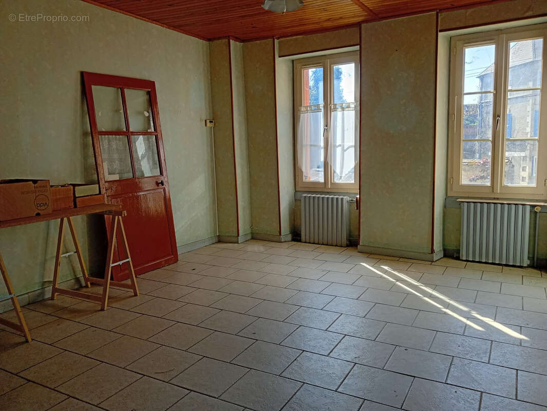 Maison à SURY-EN-VAUX