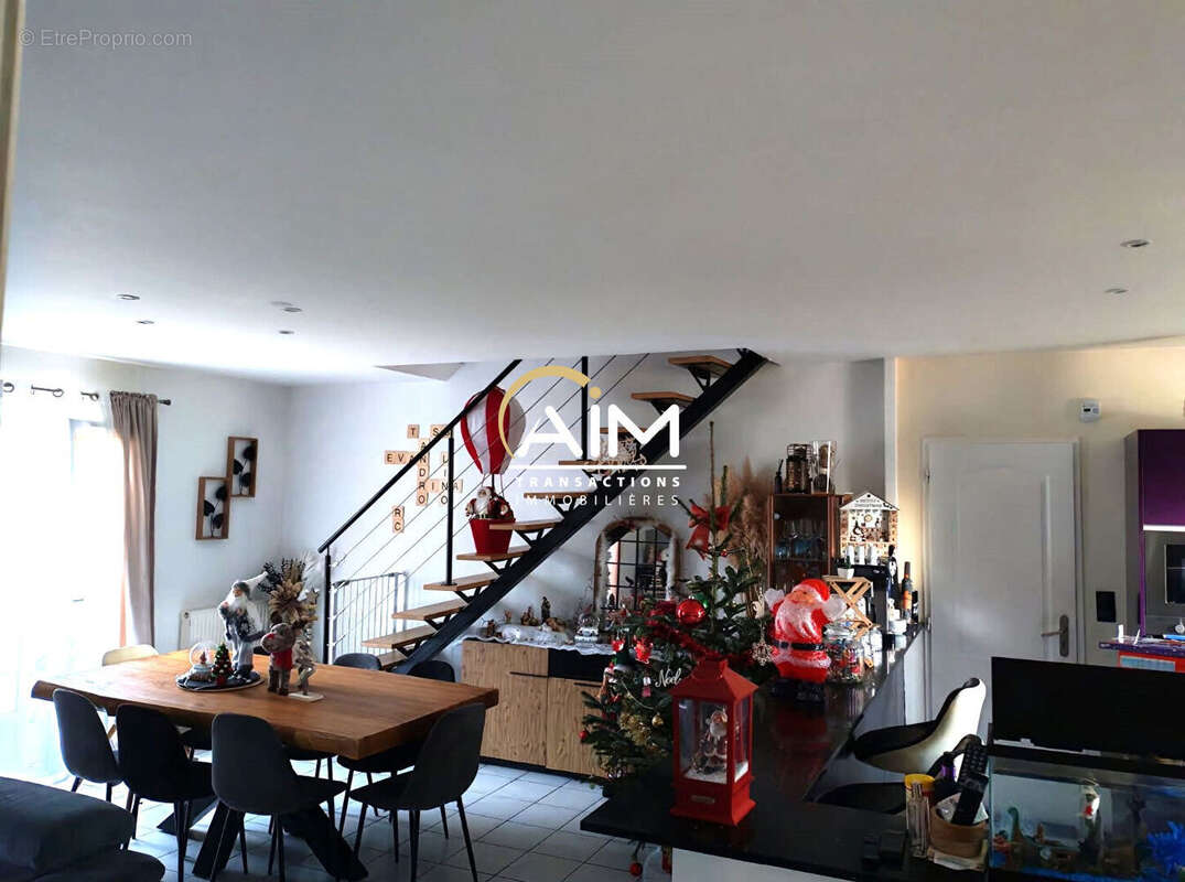 Maison à SAINT-DENIS-LES-PONTS