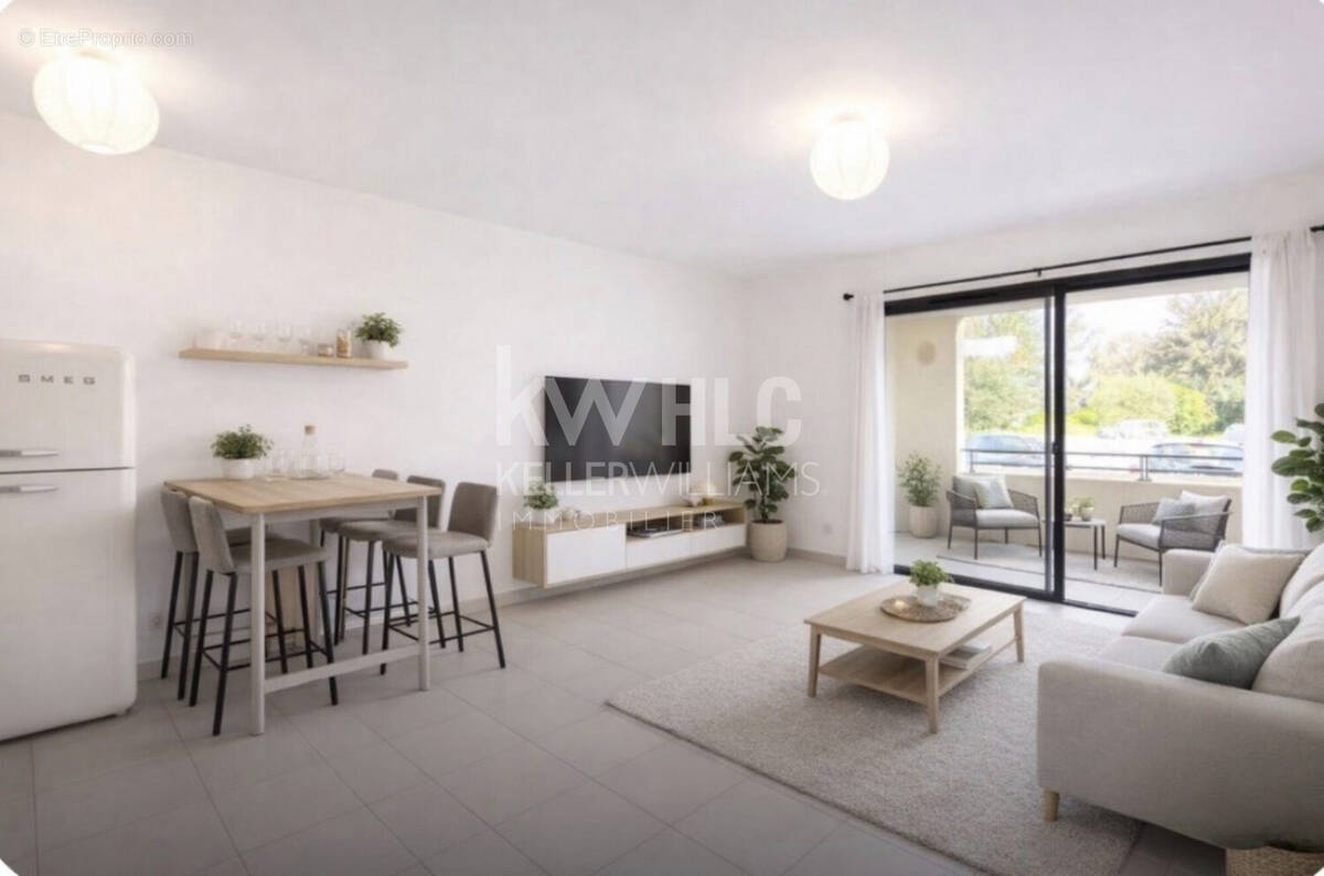 Pièce à vivre de 24 m2. Proposition d'aménagement de la pièce - Appartement à PORTO-VECCHIO