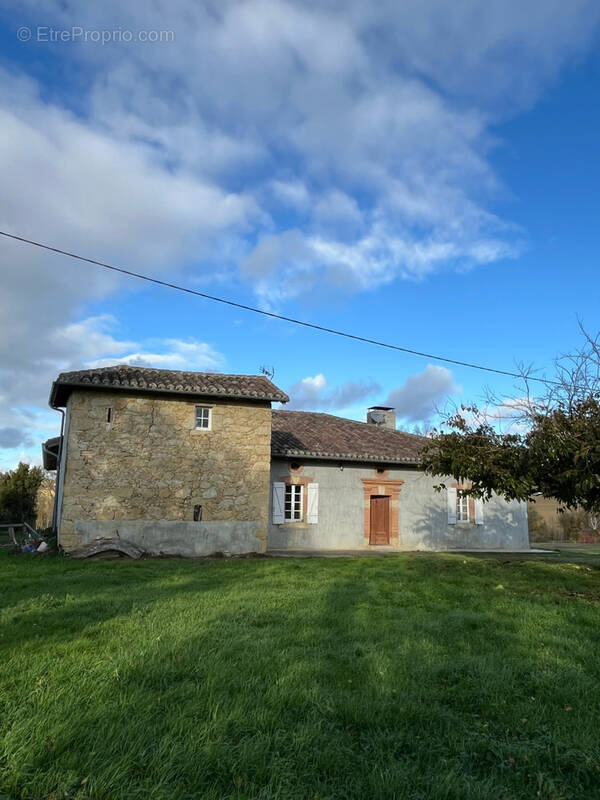 Maison à MONBRUN