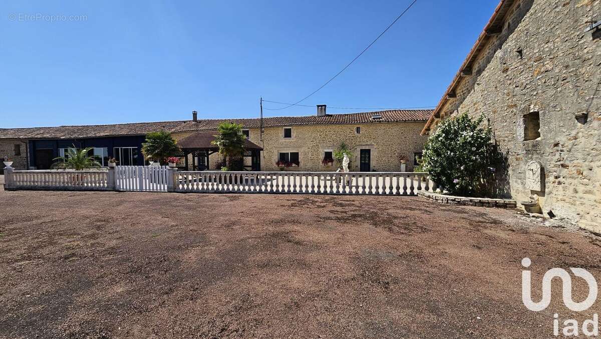 Photo 2 - Maison à VILLEFAGNAN