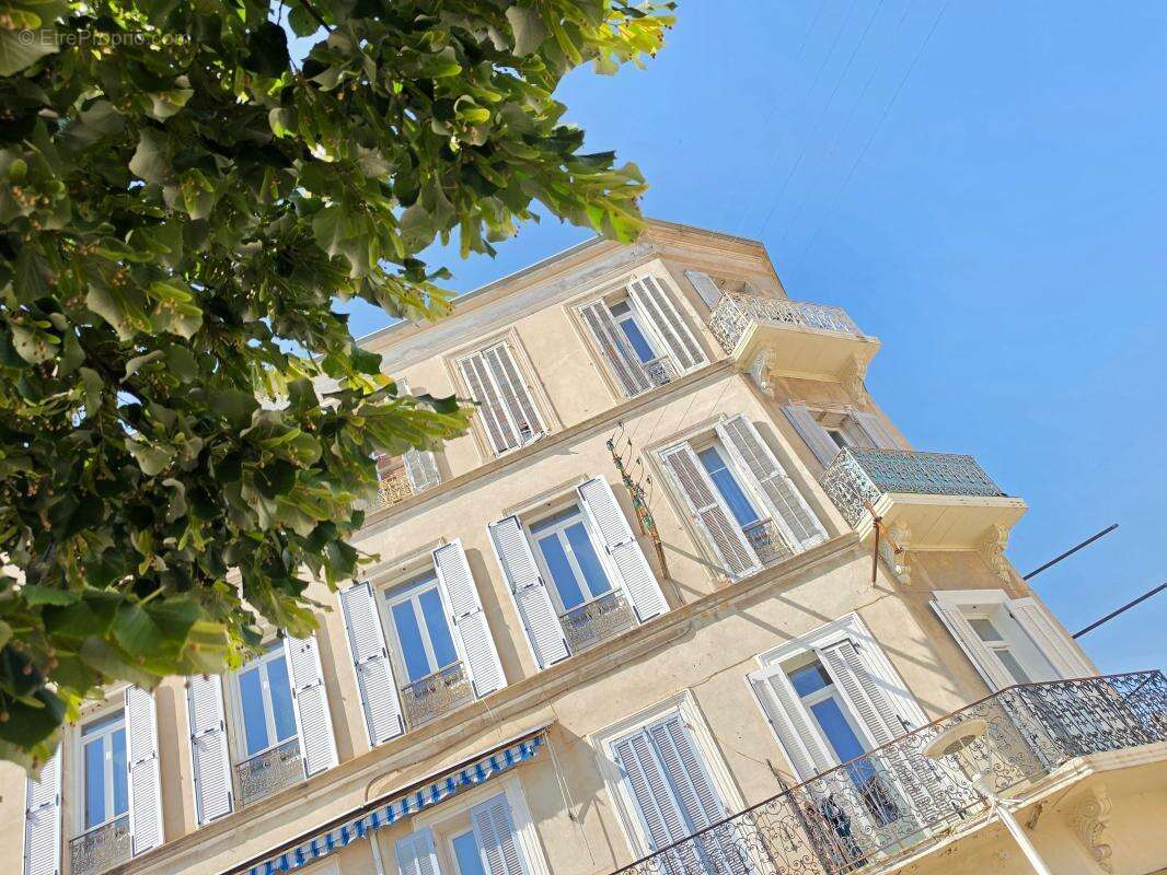 Appartement en dernier étage à vendre dans un immeuble bourgeois du xixe siècle - photo 2