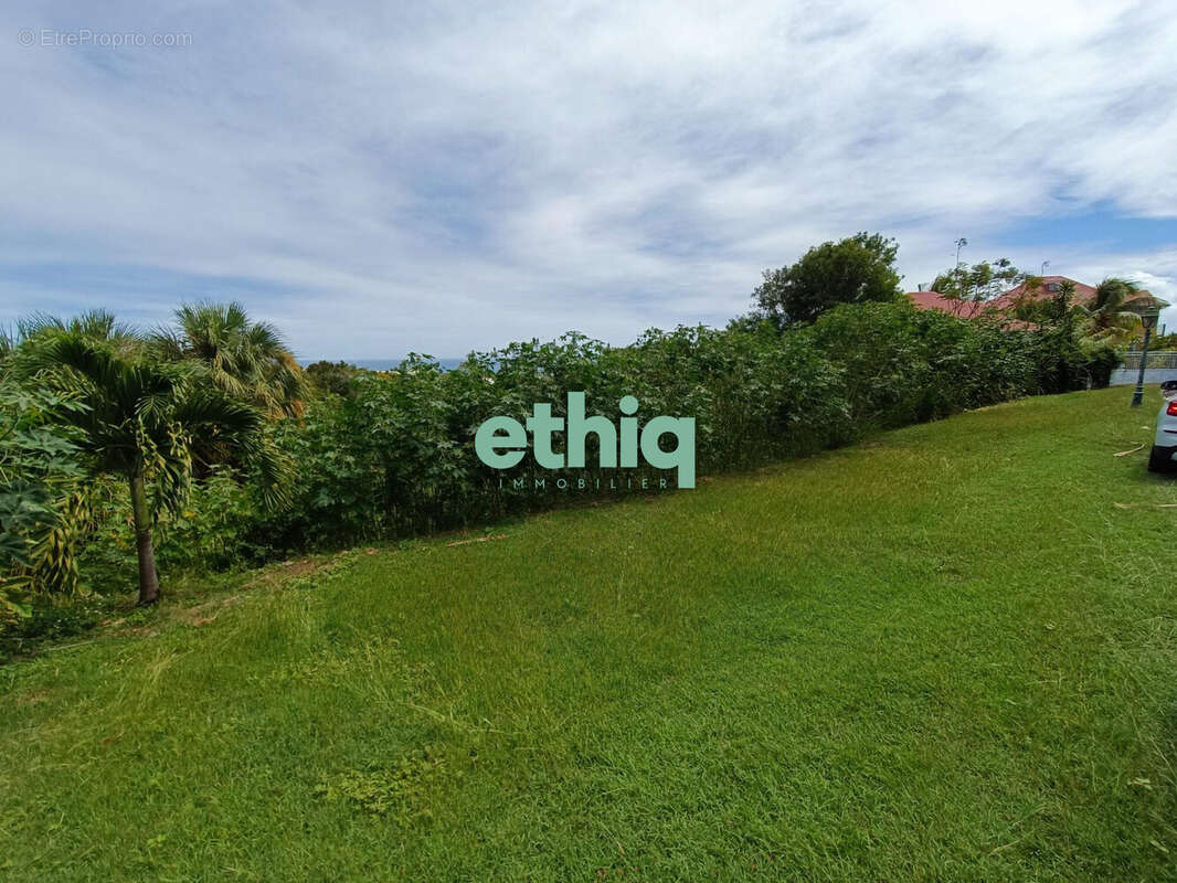 Terrain à LE GOSIER