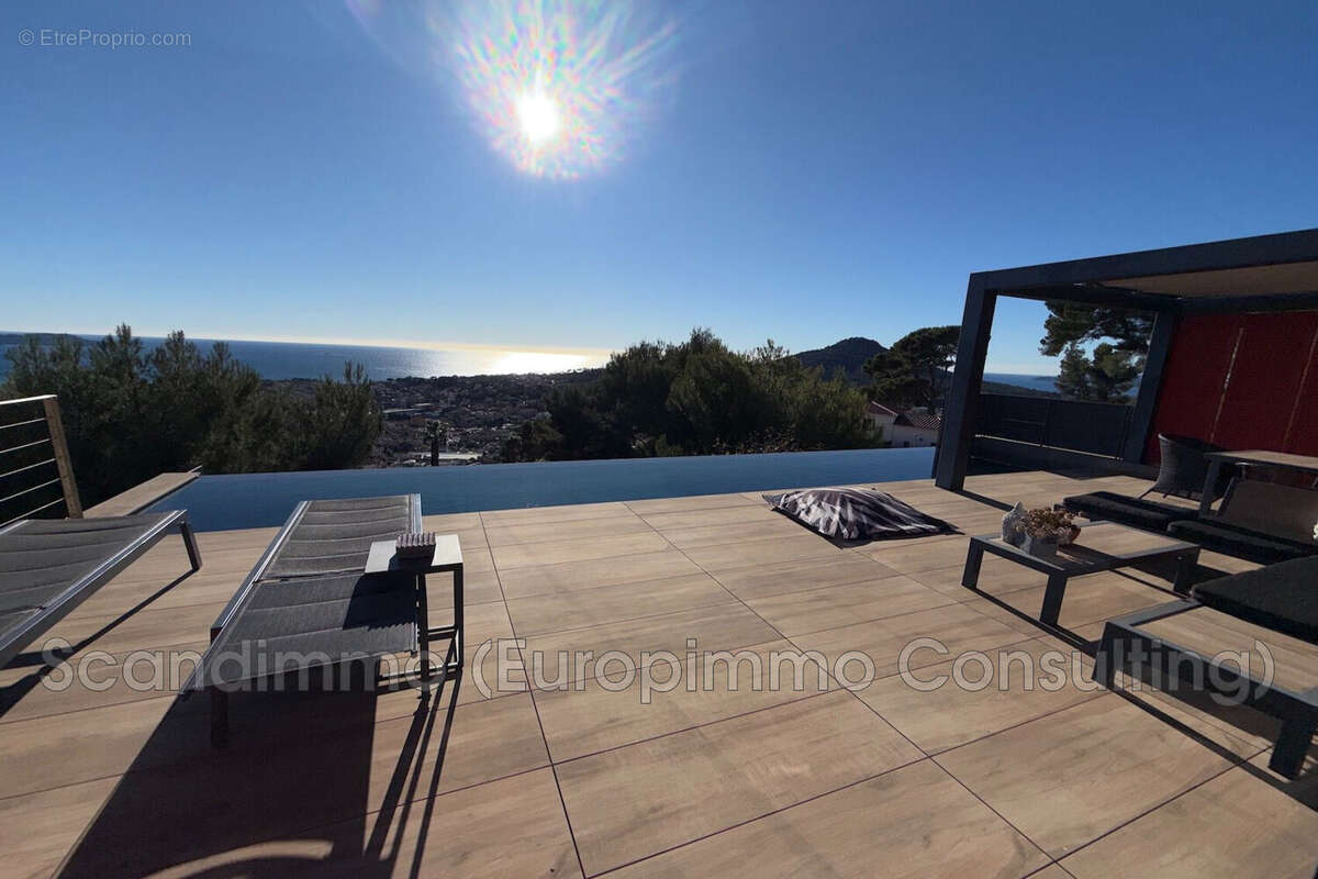 Maison à CARQUEIRANNE