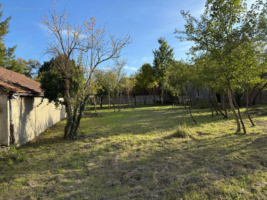 Terrain à SAINT-MESMIN