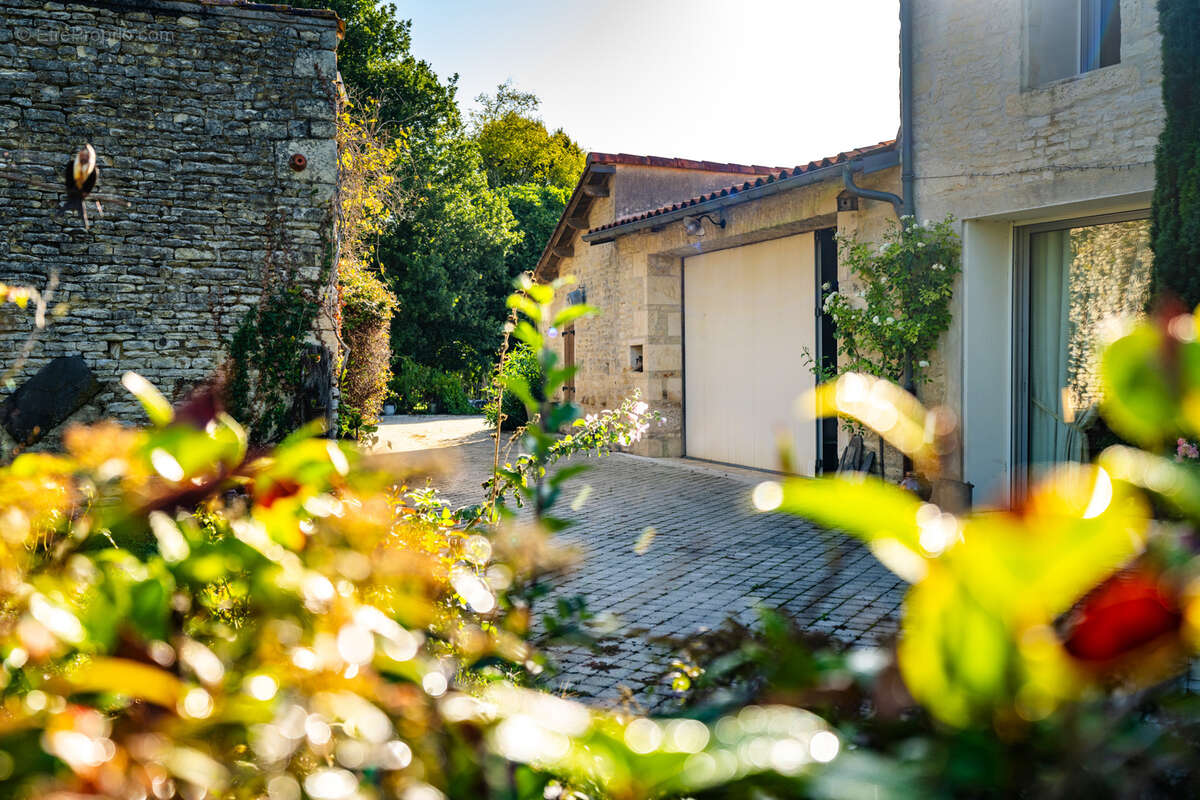 Maison à MAUZE-SUR-LE-MIGNON
