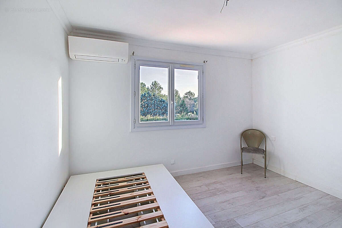 EXCLUSIVITÉ - Maison à Lorgues T4 sur 2145 m² de terrain avec une belle piscine et garage - photo 9