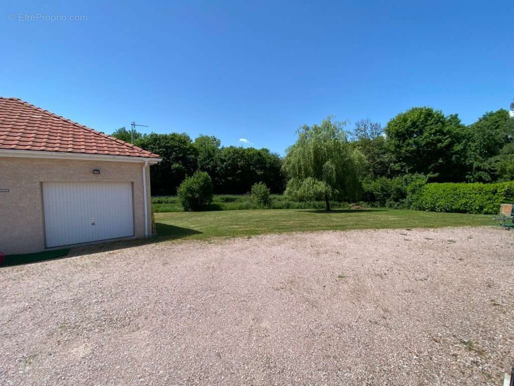 Maison à SAINT-BERAIN-SUR-DHEUNE