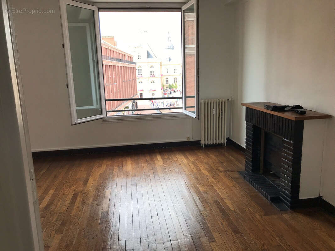 Superbe Appartement T3 Lumineux - Vue Imprenable sur l'Hôtel de Ville d'Amiens - photo 5