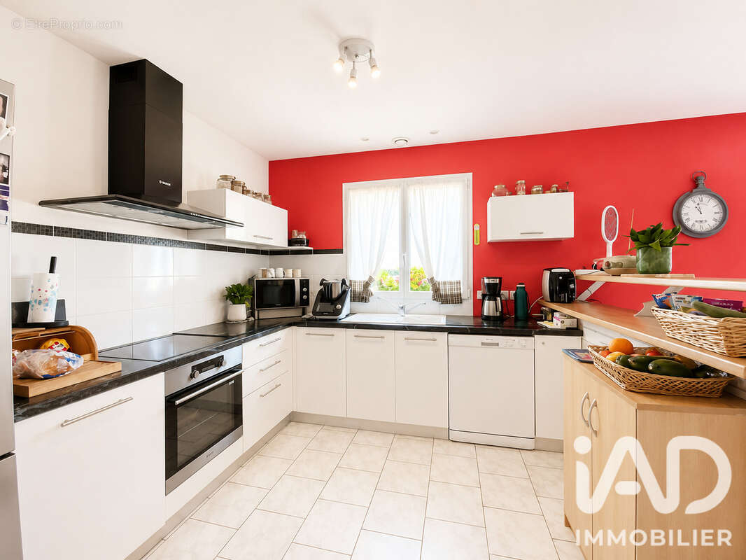 Maison 113 m² à Saint-Simon-De-Bordes  - photo 5