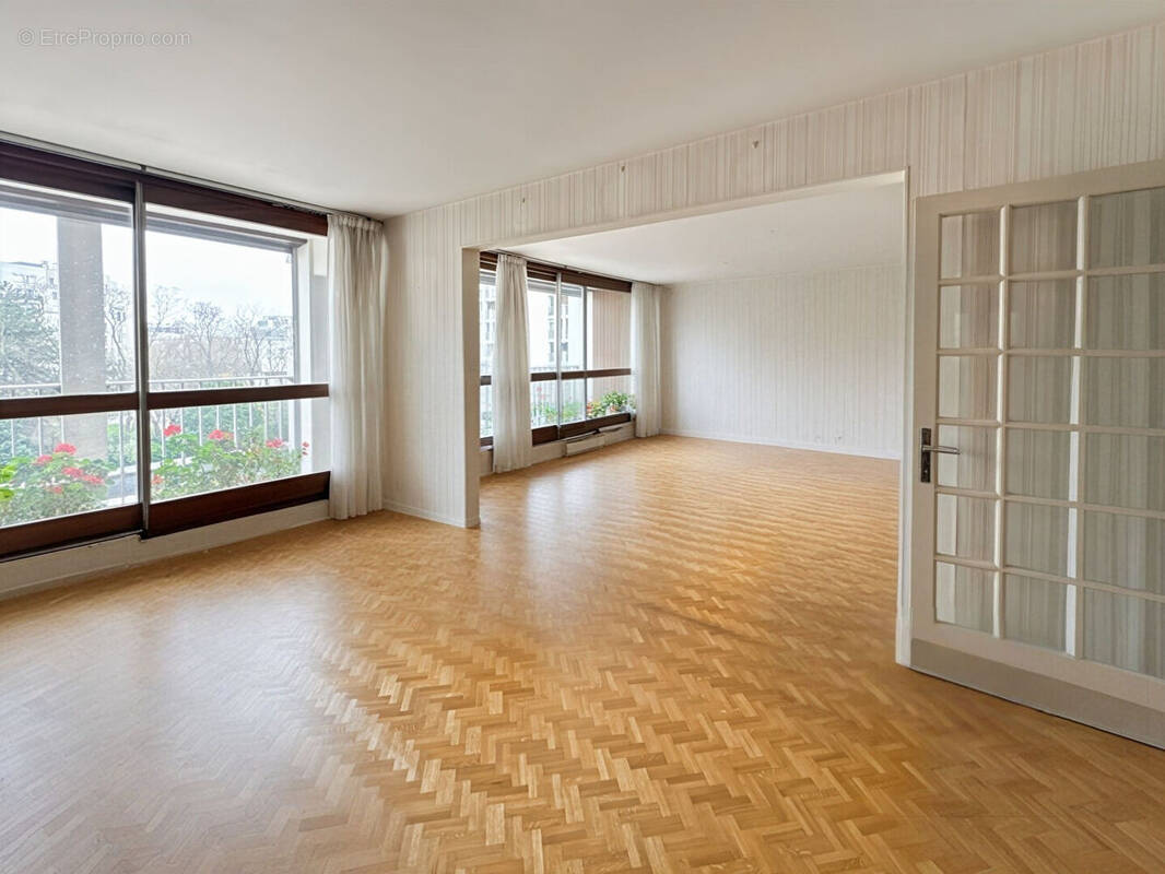 Appartement à PARIS-15E