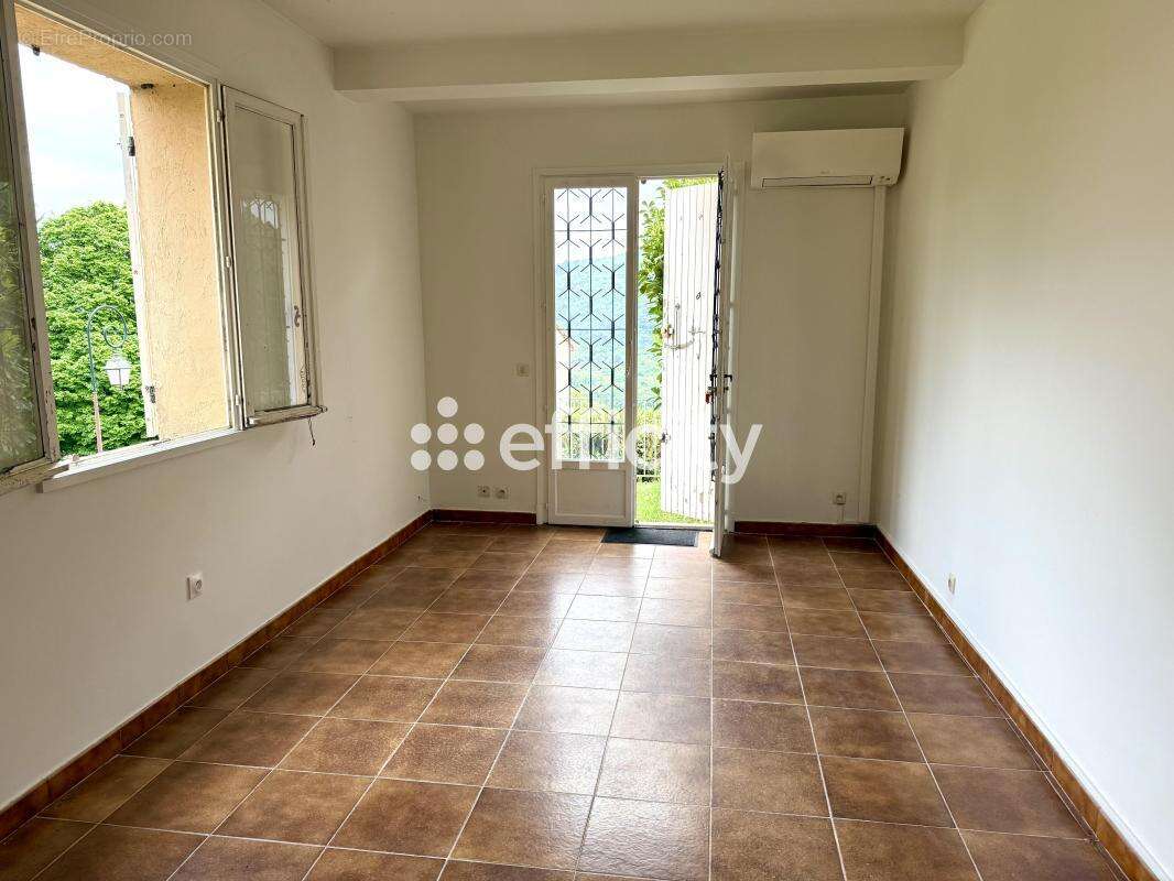Appartement à LE BAR-SUR-LOUP