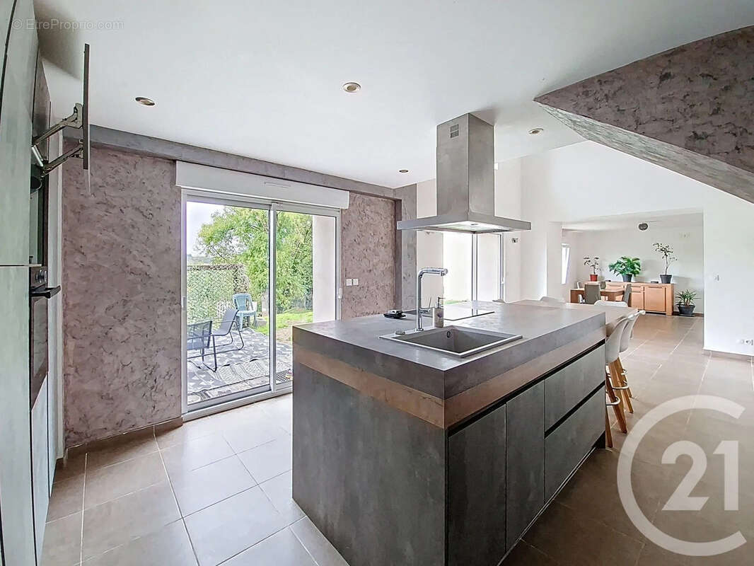 Maison à SAINT-PIERRE-DE-CHANDIEU