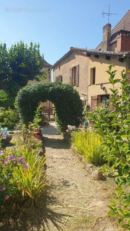 Maison à SAINT-PARDOUX-ET-VIELVIC