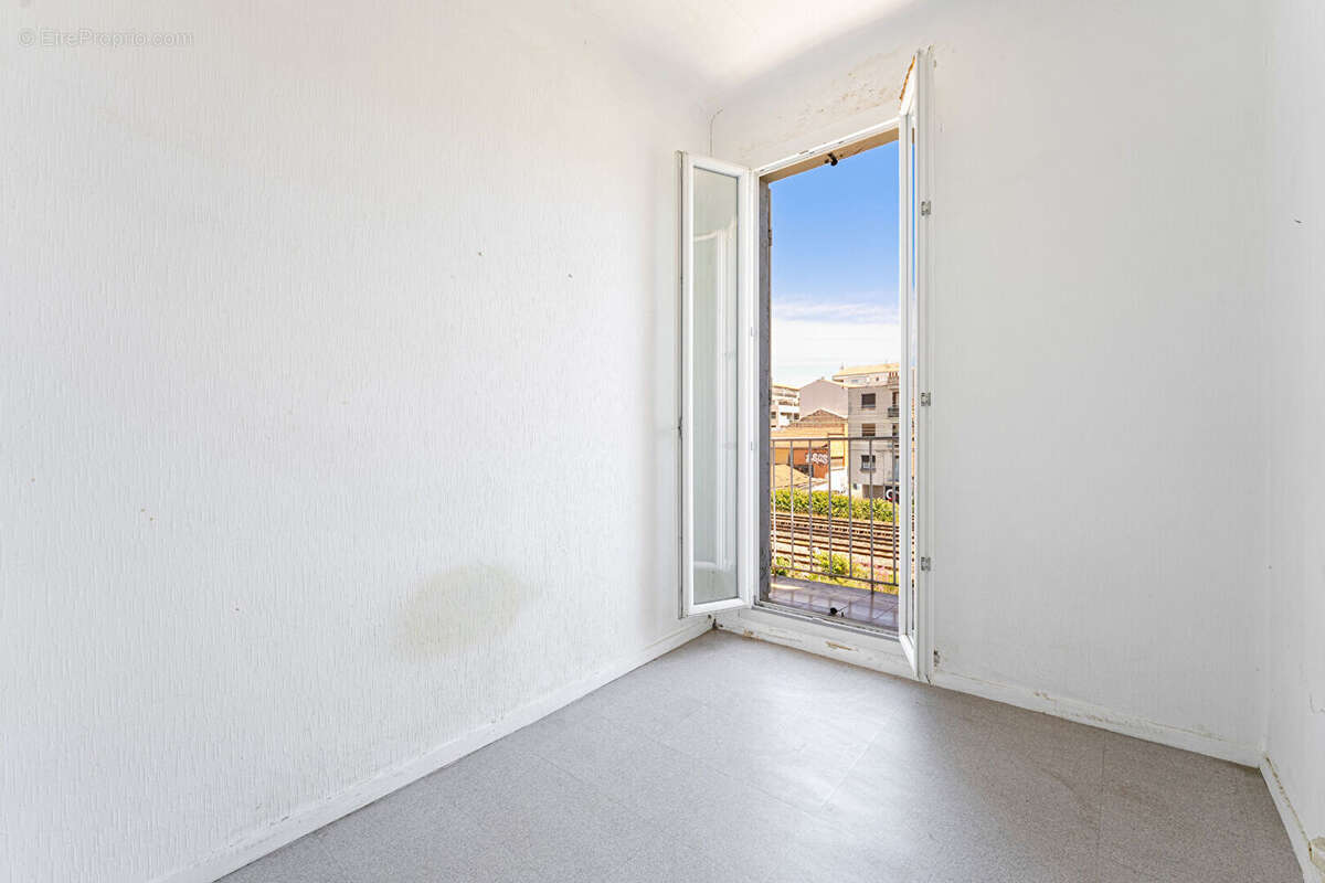 Appartement à MARSEILLE-4E