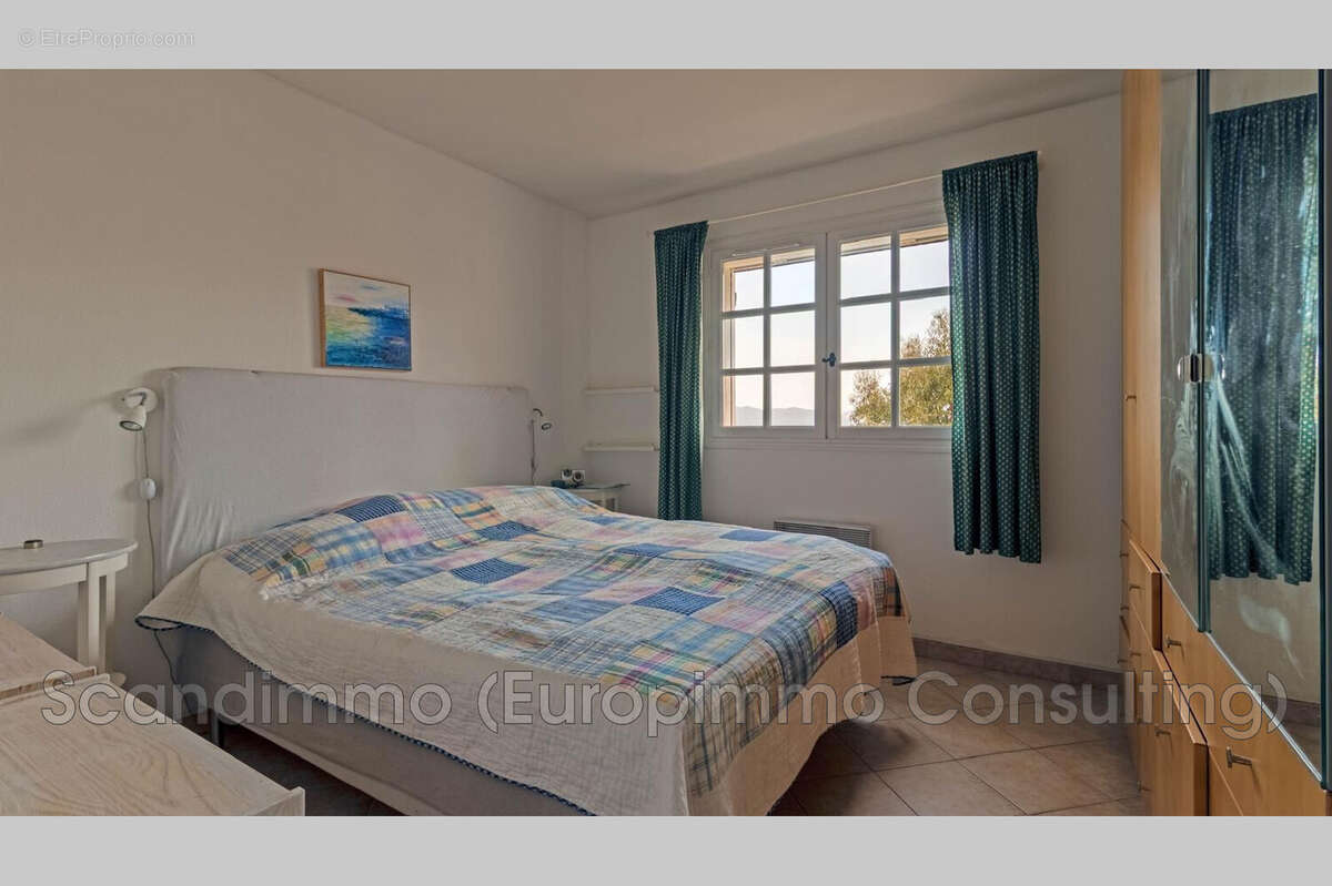 Maison à ROQUEBRUNE-SUR-ARGENS