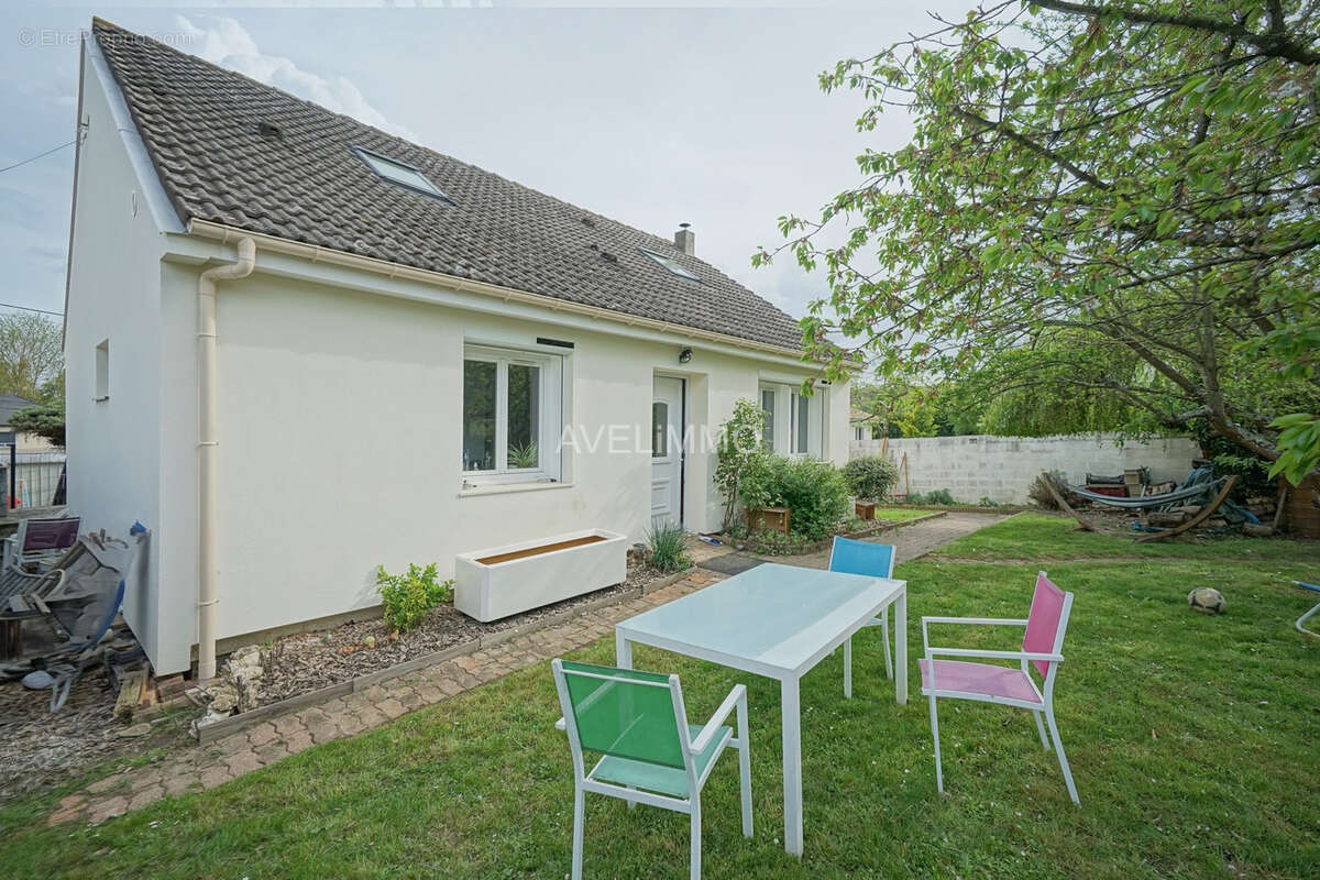 Maison à LA QUEUE-LES-YVELINES