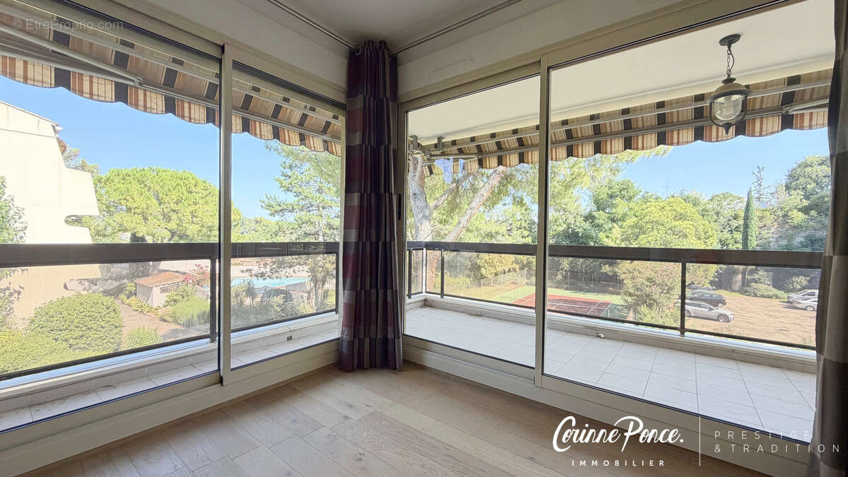 Nimes centre quartier cigale appartement 82 m2 renove terrasse 25m2 2 places de parking dans residence avec ga - photo 8