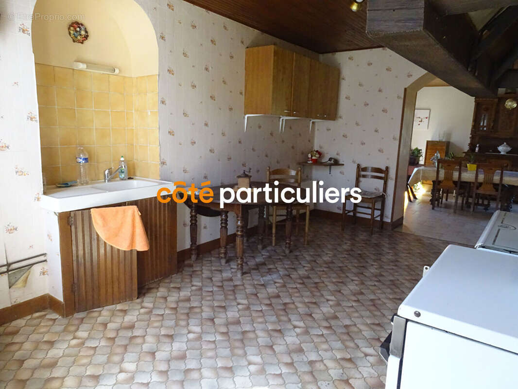 Maison à SAINT-HILAIRE-EN-LIGNIERES