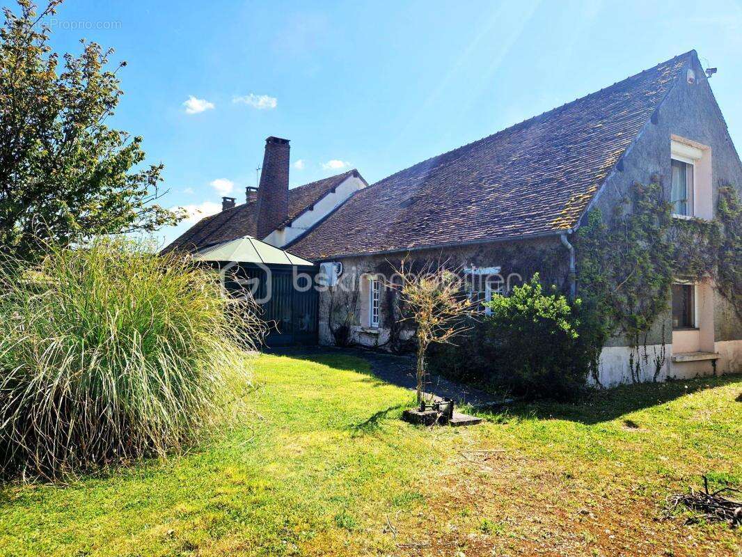 Maison à CHERISY