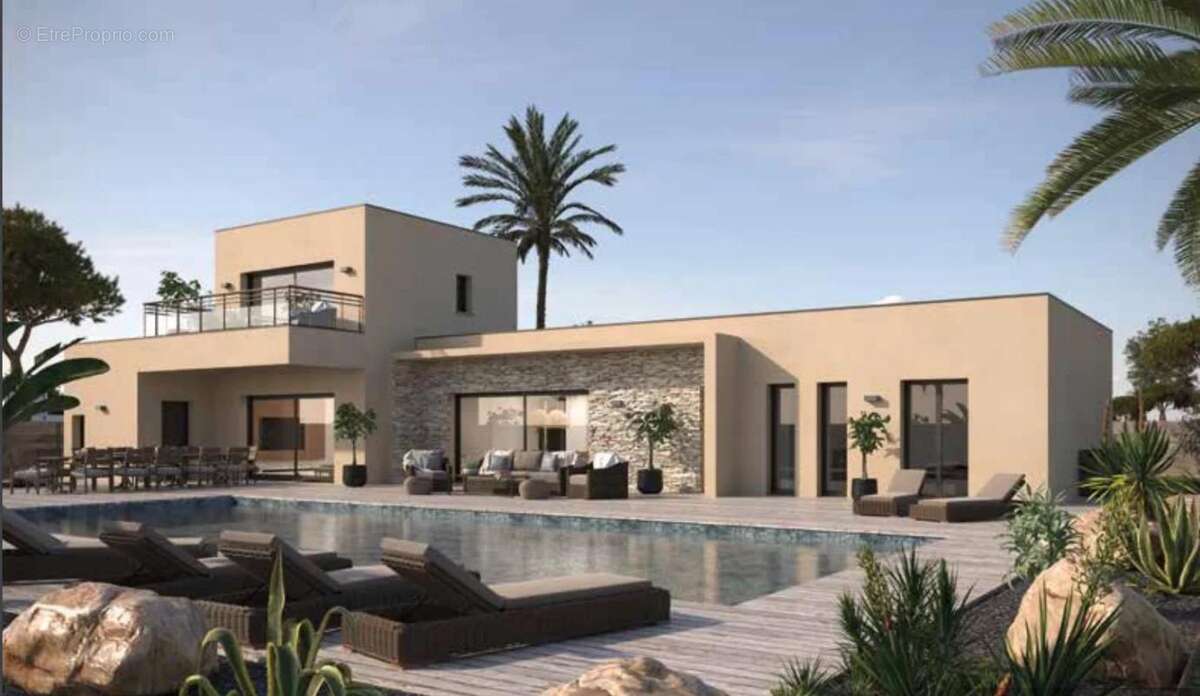 Terrain à ROQUEBRUNE-SUR-ARGENS