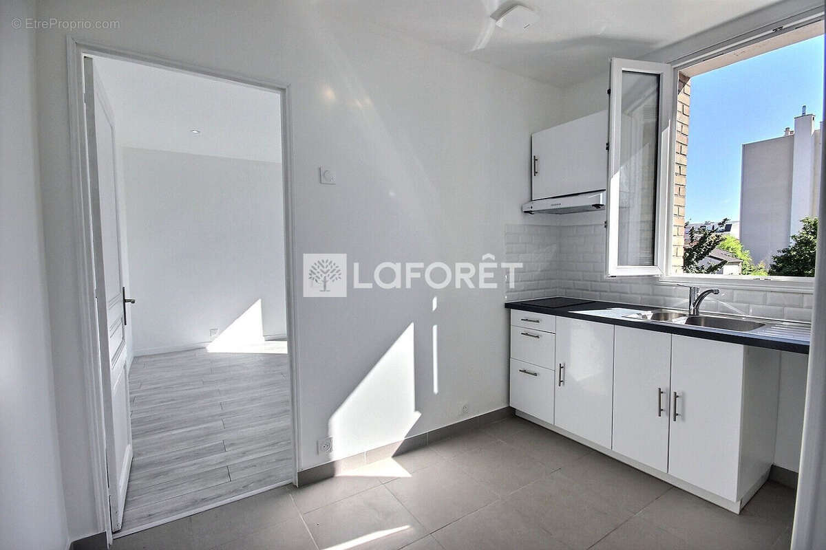 Appartement à COURBEVOIE